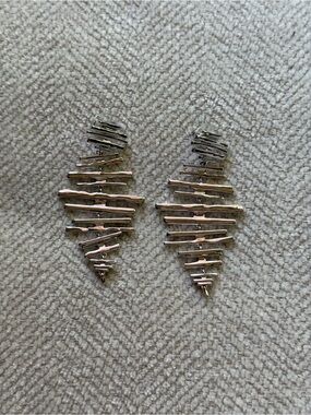 NWOT Kendra Scott Rylan Zigzag Earrings